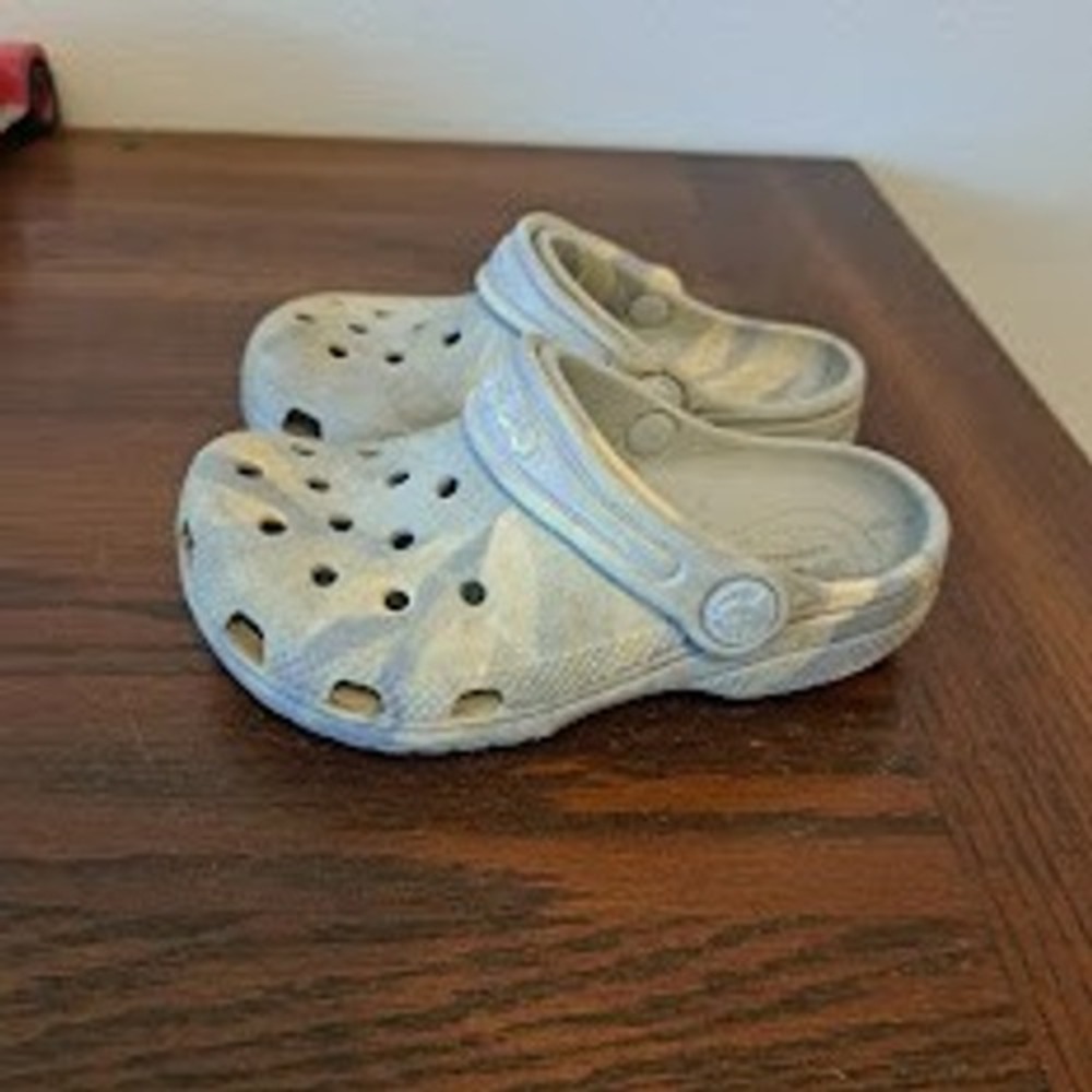 Crocs Classic Marble Clog Kids Size C9 Light Blue White Marbled Slip On Shoes